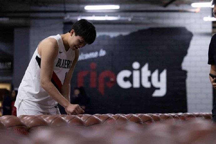 杨瀚森：新赛季珍惜上场时间 跟随大哥们脚步